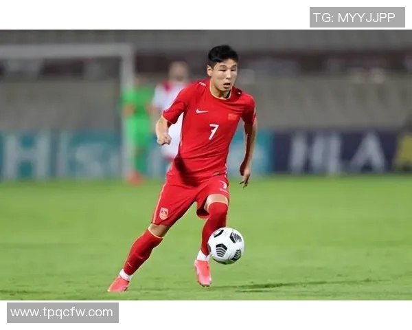 21号球员的传奇之路足球明星背后的奋斗与荣耀