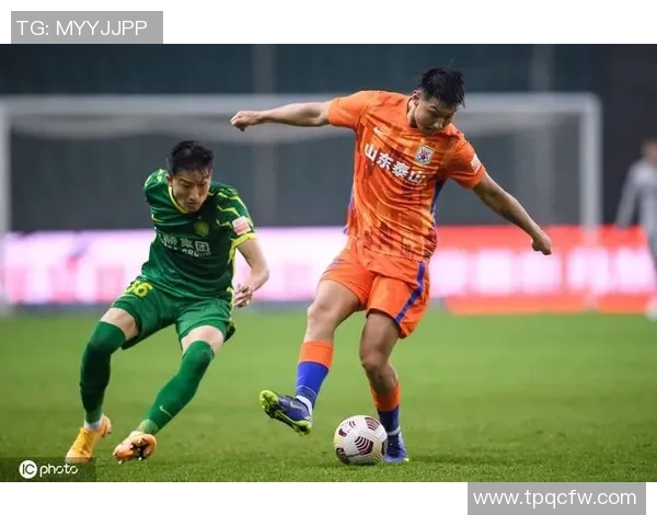 成都篮球队在邀请赛中以73分稳居积分榜首位的精彩表现